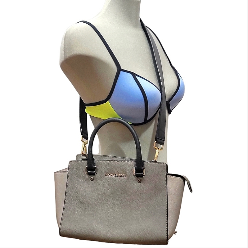 💙MICHAEL KORS Gray Saffiano Medium Size Hand/Cross Body Bag